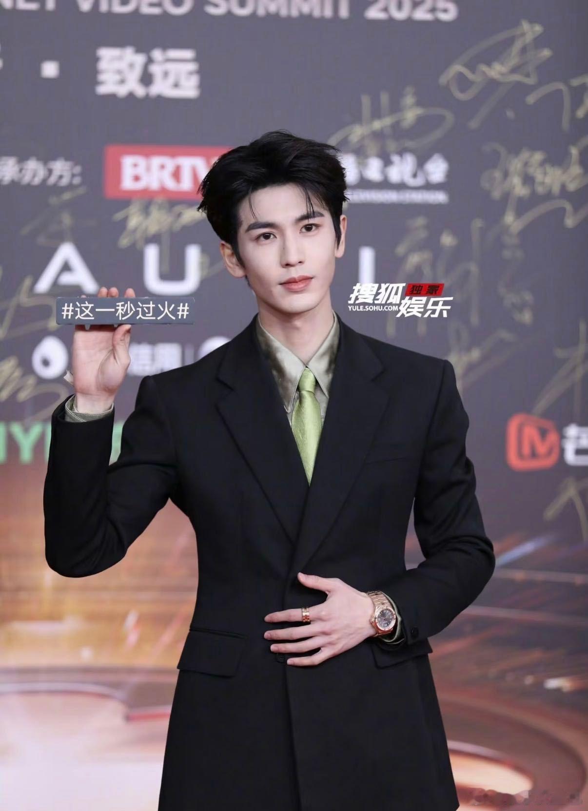 微博视界大会鬼怪2.0 跪求鬼怪2.0锁定所有盛典红毯！当禁欲系仙气遇上掠夺性荷