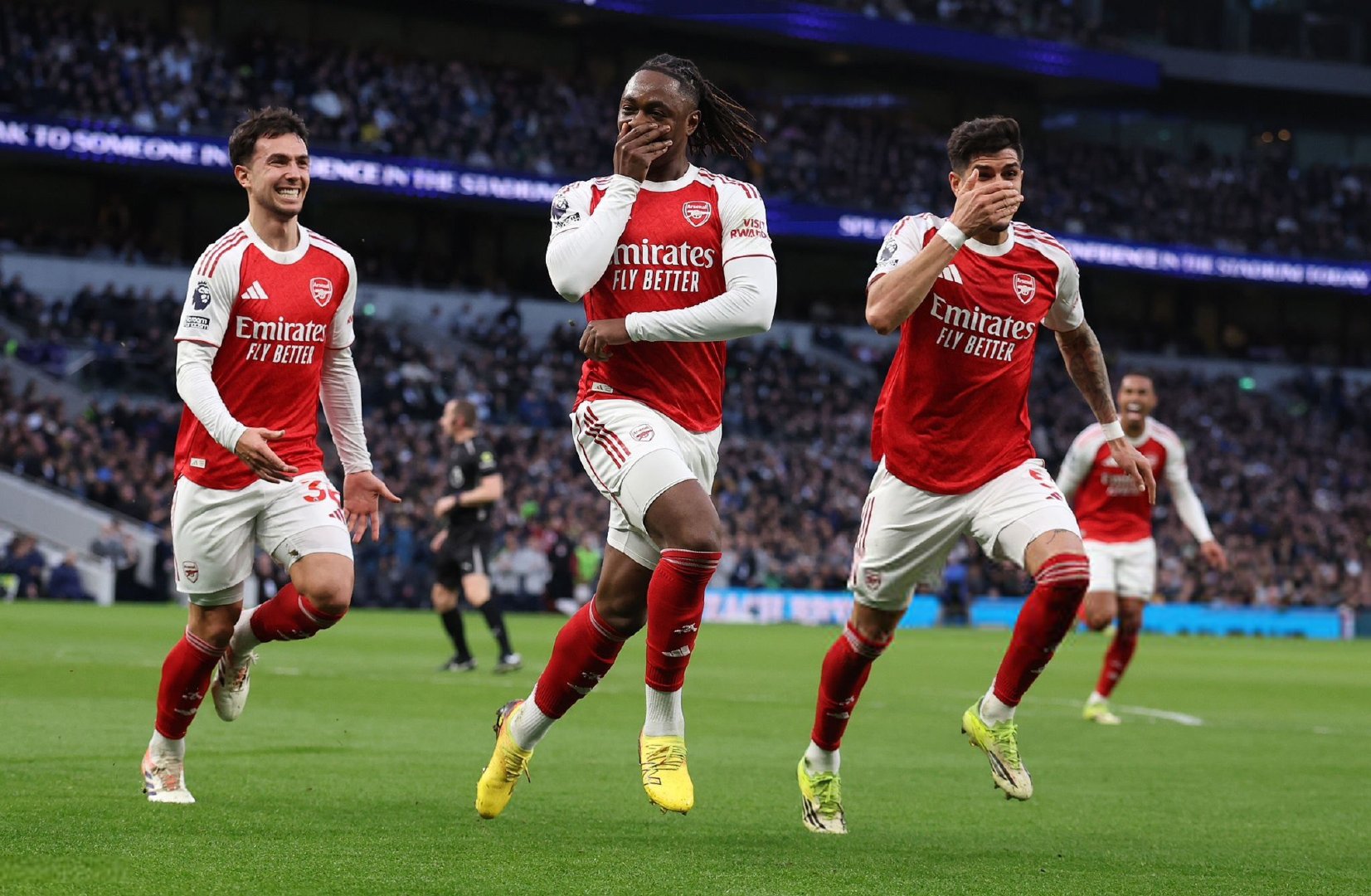 里奥·费迪南德谈埃泽该如何提升：“我认为在对阵热刺的比赛中，直到首个进球前埃泽都