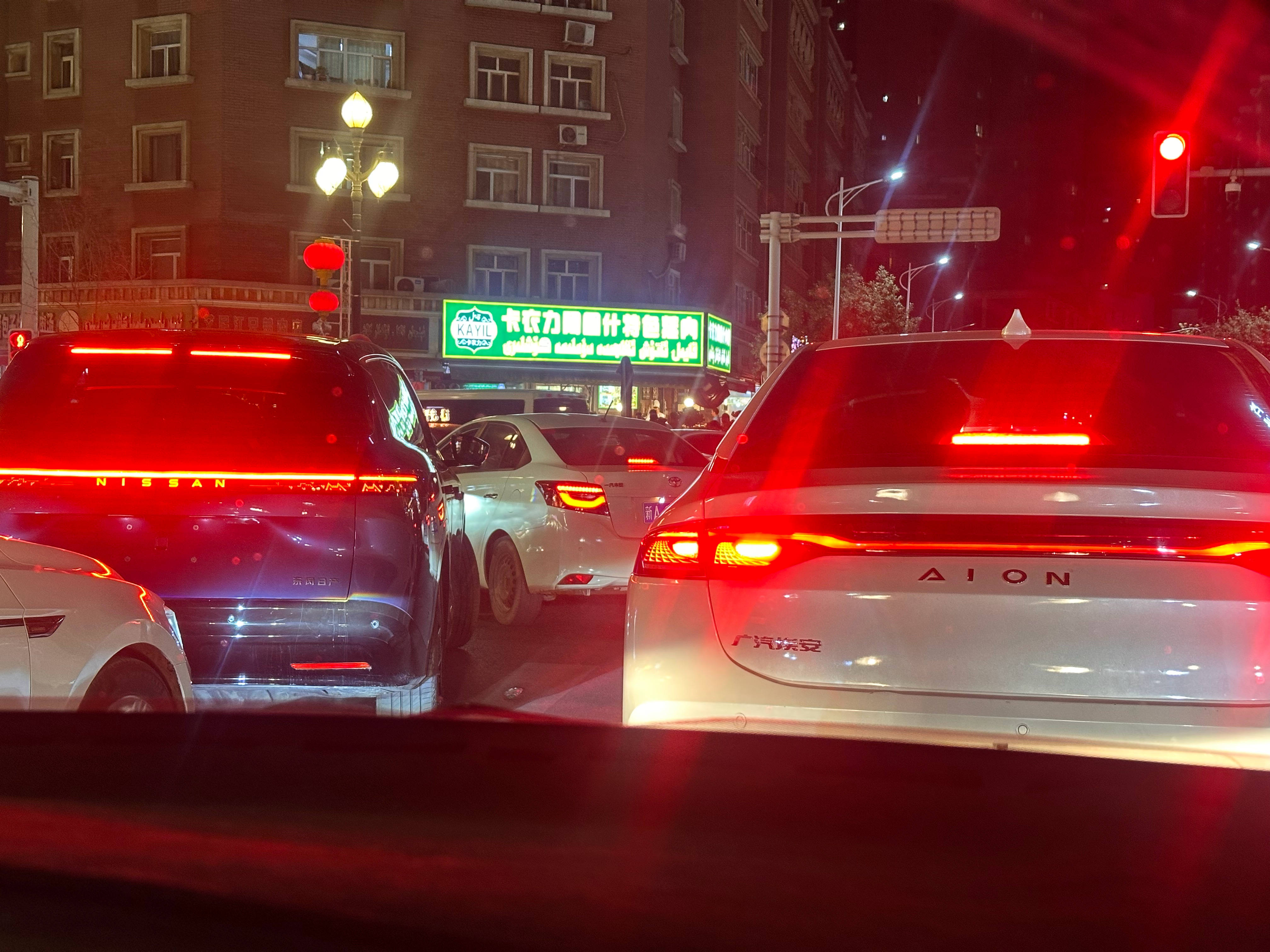 景区半夜堵车，是我大新疆没错了 乌鲁木齐·新疆国际大巴扎