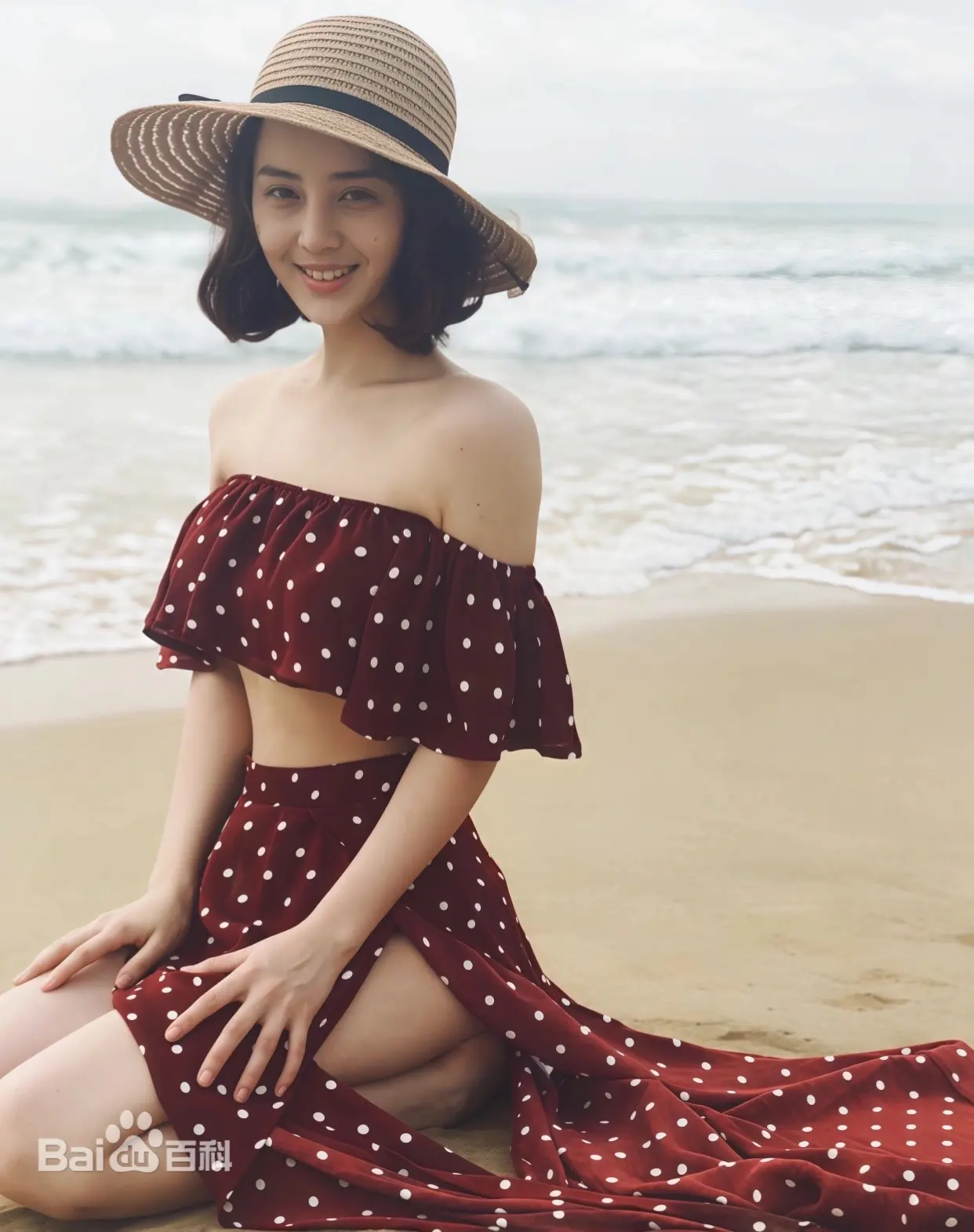 沙滩吊带裙穿搭 海边白衣美女 绝美海边沙滩裙