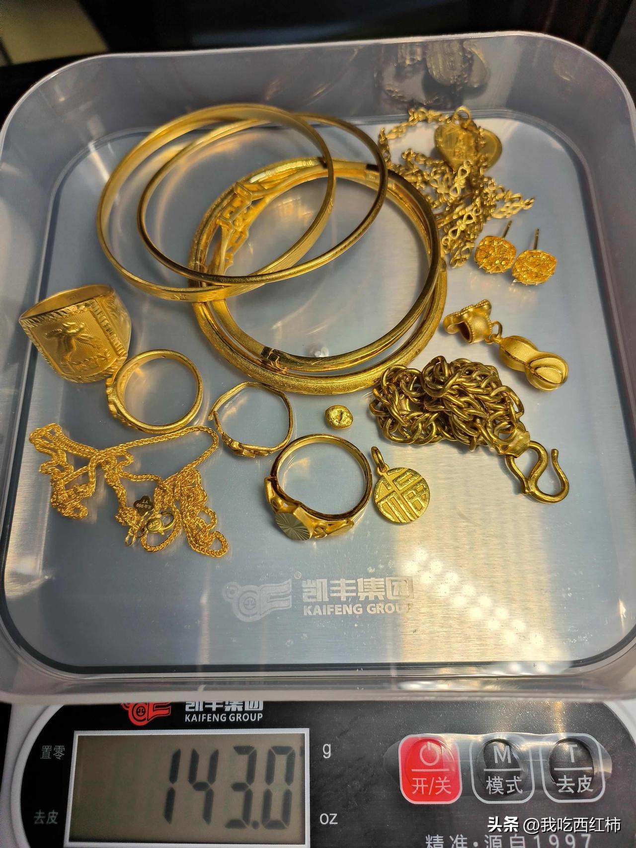 是我目光太浅
我身边真的都是穷人吗，我闺蜜身边就数我的黄金最多，她们最多也就是六