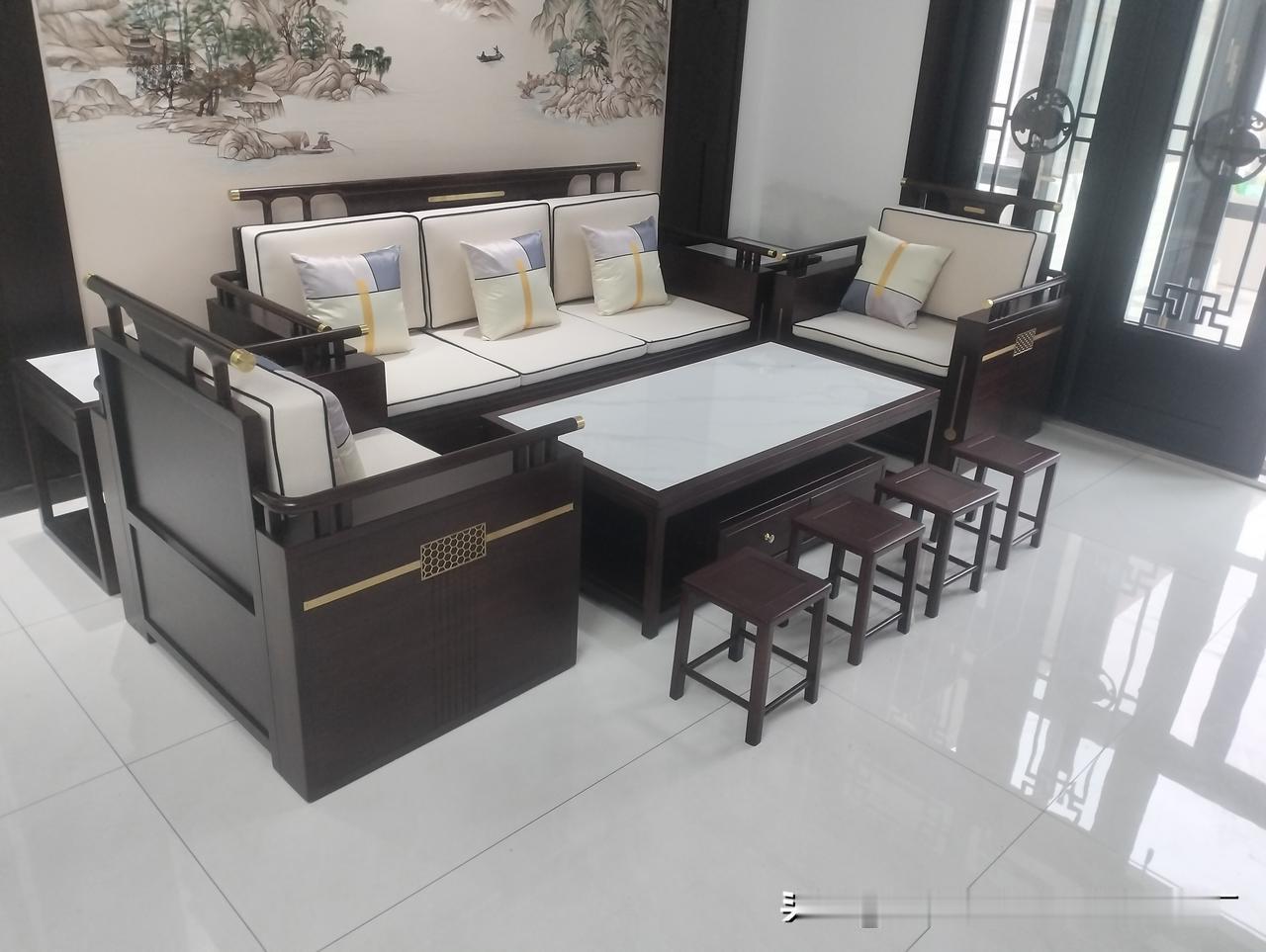 新中式风格客厅，典雅大气，尽显东方韵味。新中式装饰美学 新中式淡雅风 新中式客厅