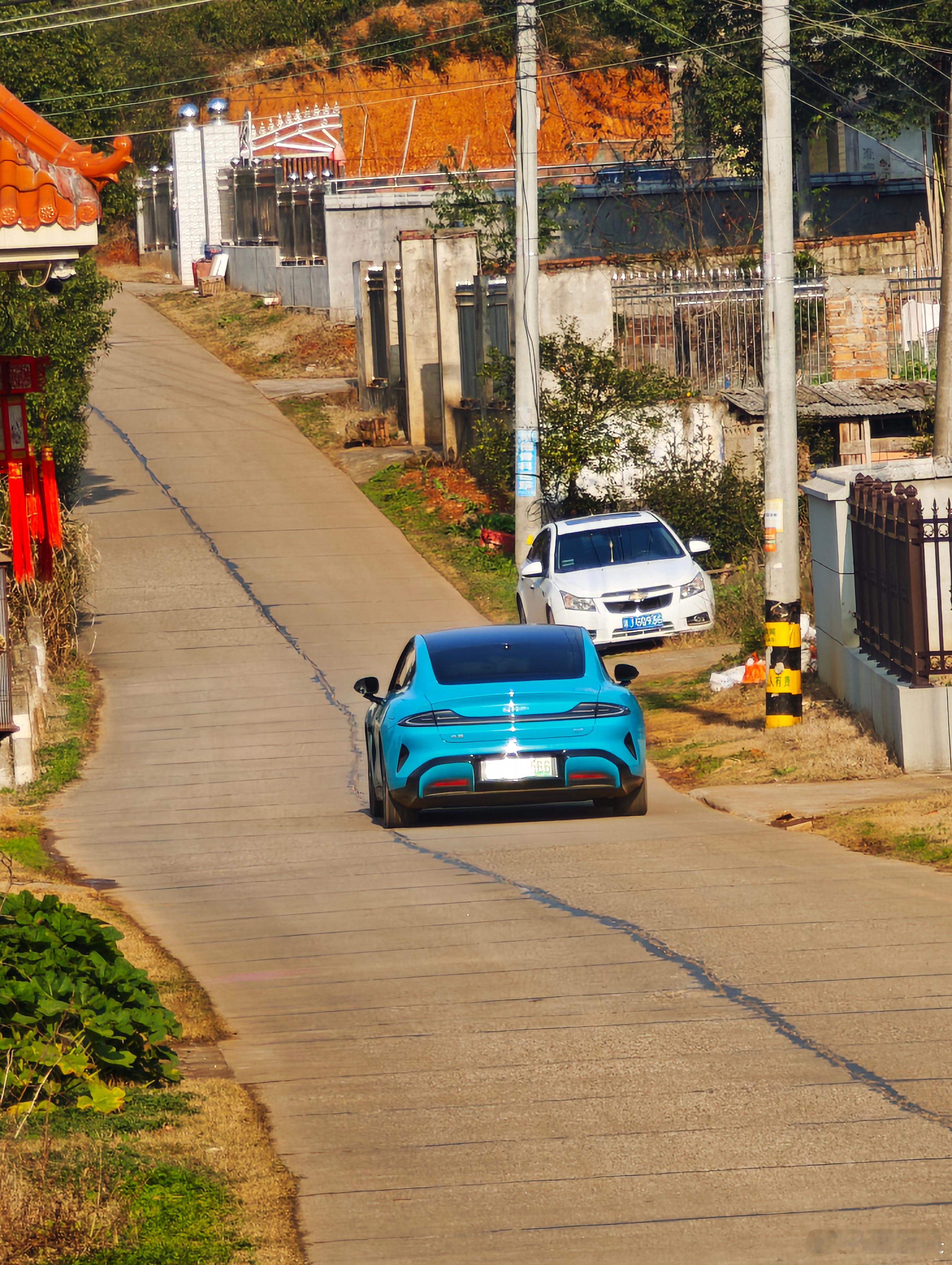 乡下出镜率真越来越高，一年前还很少见，现在太常见，到明年春节，保有量再翻一倍会是
