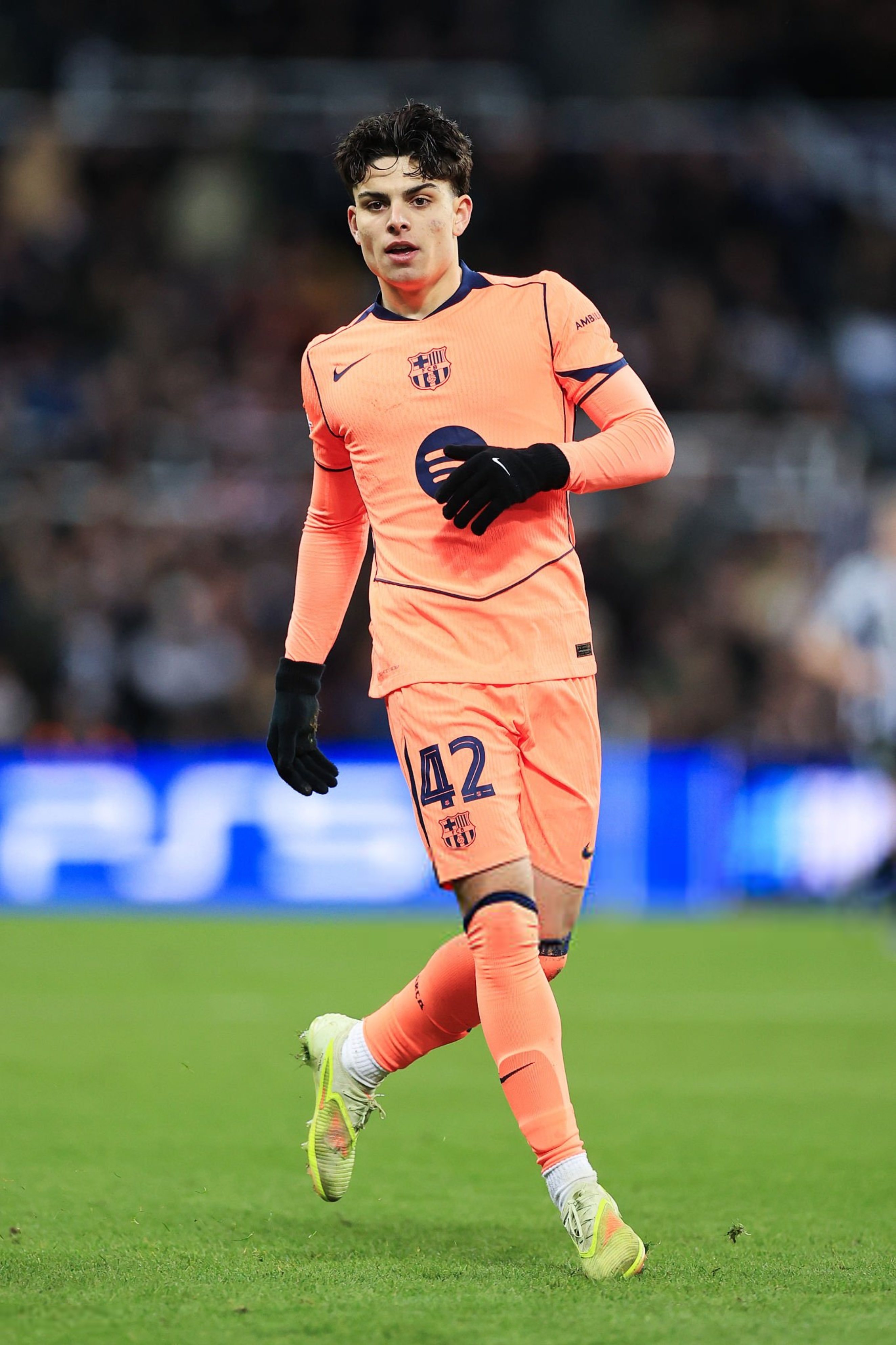 每体：弗里克正在认真考虑让哈维·埃斯帕特首发出战塞维利亚🚨✅巴萨vs塞维利亚巴