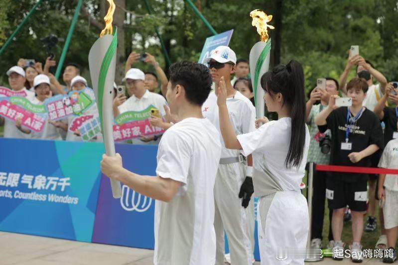 李子柒担任成都世运会火炬手 世运会火炬直播里惊现李子柒！镜头里的她状态也太好了吧