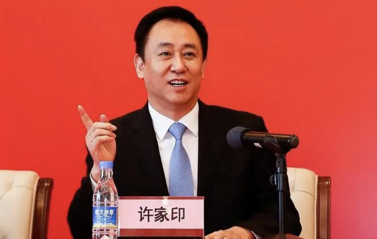 背着2.3万亿债务的许家印，被采取强制措施后，曝出可能涉嫌将超过500亿元分红转