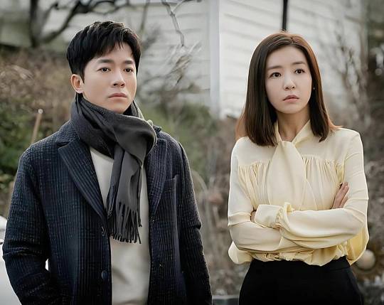 被人理解是一件很奇妙的事就像心里没说出口的话，有人悄悄听懂；藏起来的情绪，有人轻