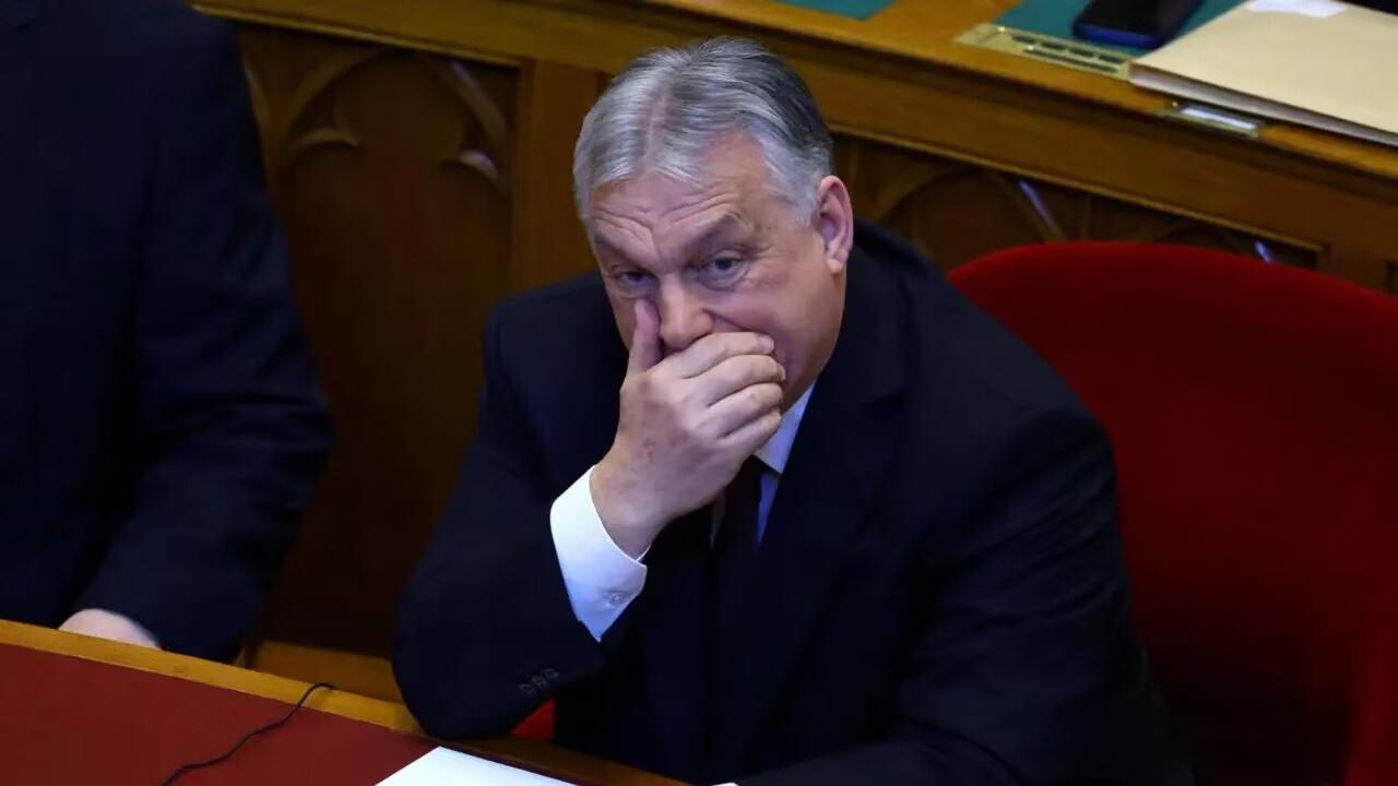 匈牙利和乌克兰两个国家杠了起来，七名乌克兰银行工作人员押送的3500万欧元现金到