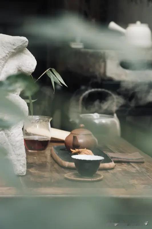 看到“一盏闲茶消世俗”这个上联，瞬间感觉茶香四溢，一份闲适悠然之感扑面而来。这上