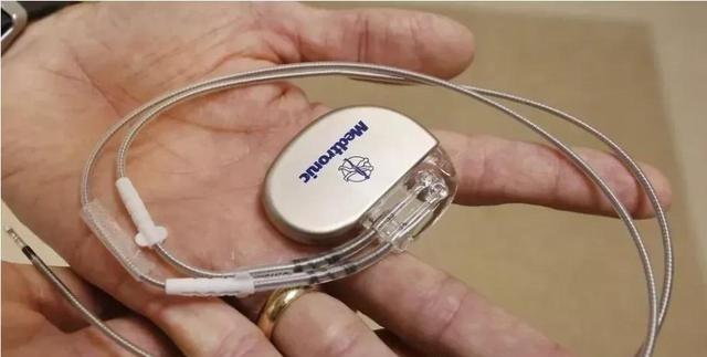 1956年，美国一名科研人员在进行实验时，错误地将1兆欧的电阻器当成了1万兆欧的