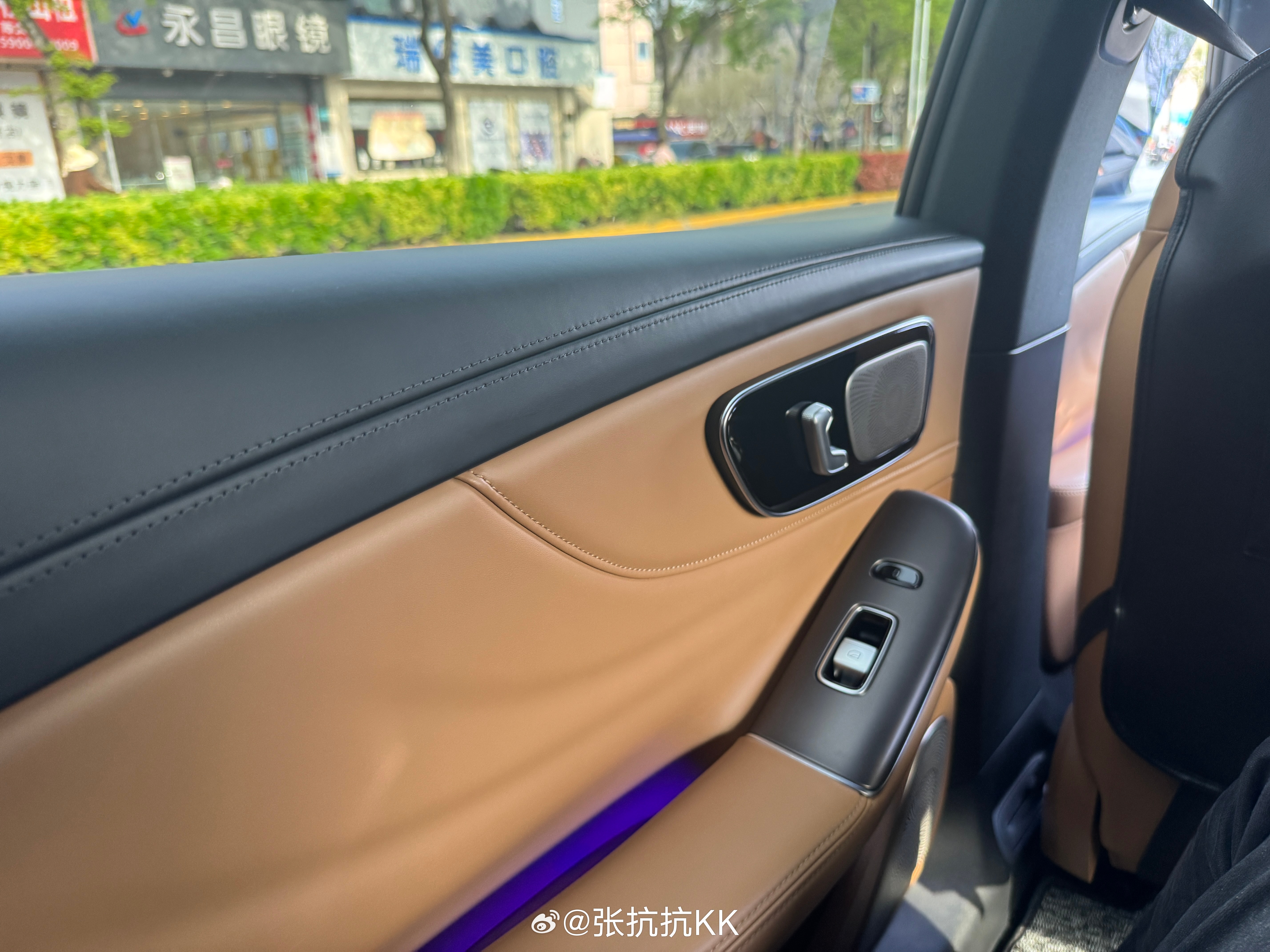 按摩4.5小时388.8元，上海的物价也不高吧！ 余额1888，吉利的日子啊！别