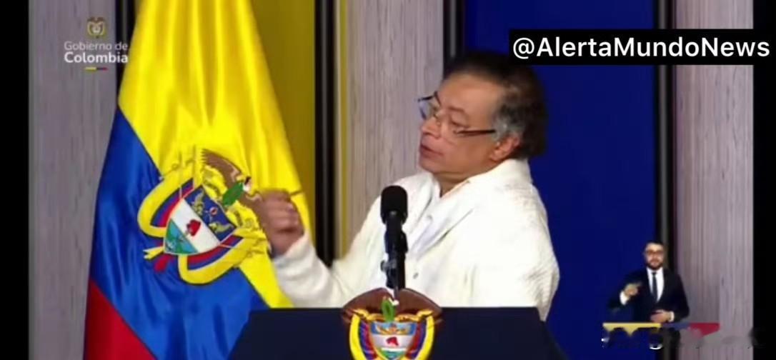 有消息称，马杜罗邀请哥伦比亚军队参与保卫委内瑞拉主权的行动。
哥伦比亚总统佩特罗