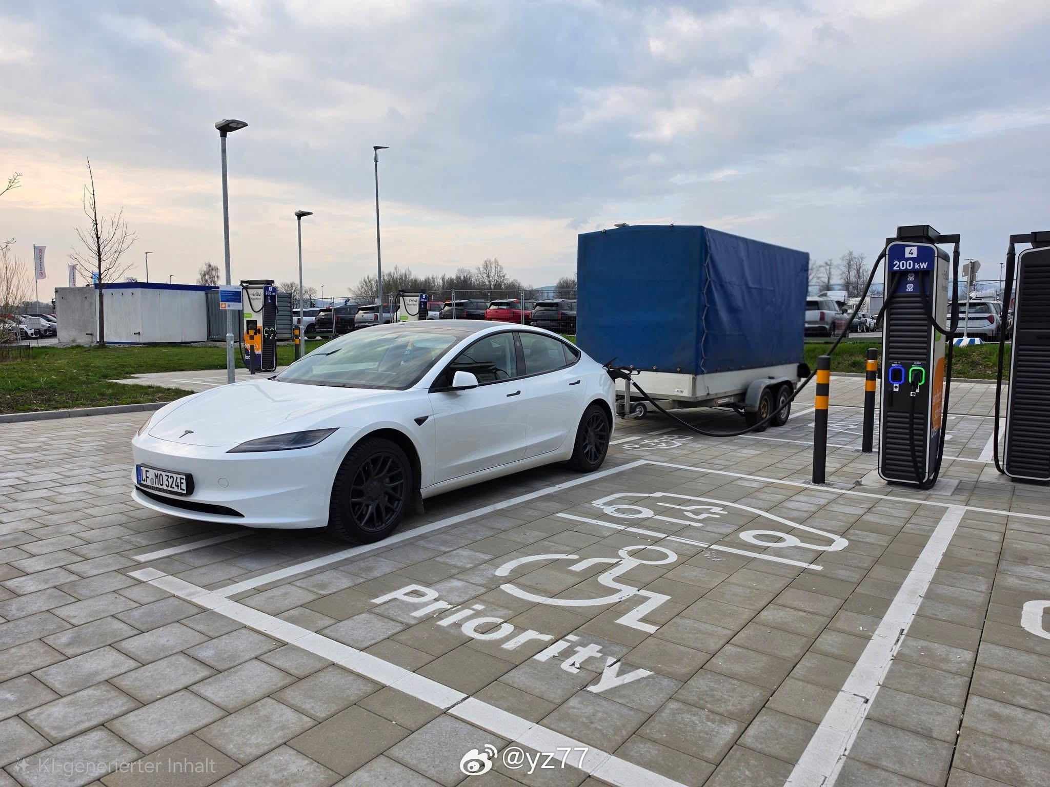 德国特斯拉车主长途拖房车反馈：我今天想分享一下我用大型拖车出行的体验。我驾驶的是