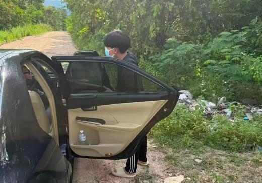“崩溃了！”三个中国男人去曼谷旅游，其中一人感冒留在酒店，另外两个：他的亲弟弟和