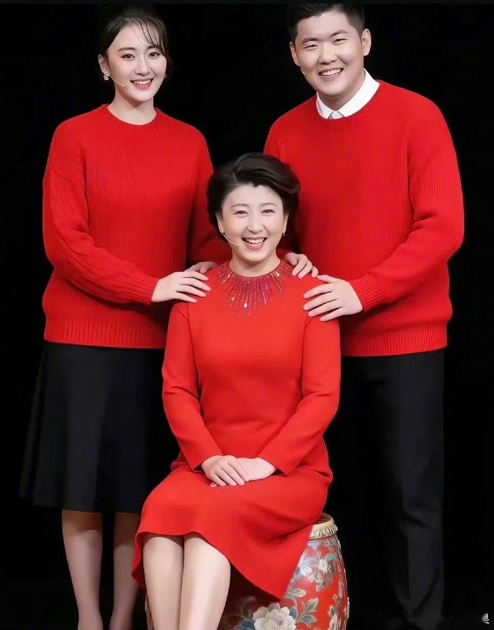 曝闫学晶三位亲属都在中戏吃瓜归吃瓜，不过，还是要讲证据，目前没有证据证明中戏主任