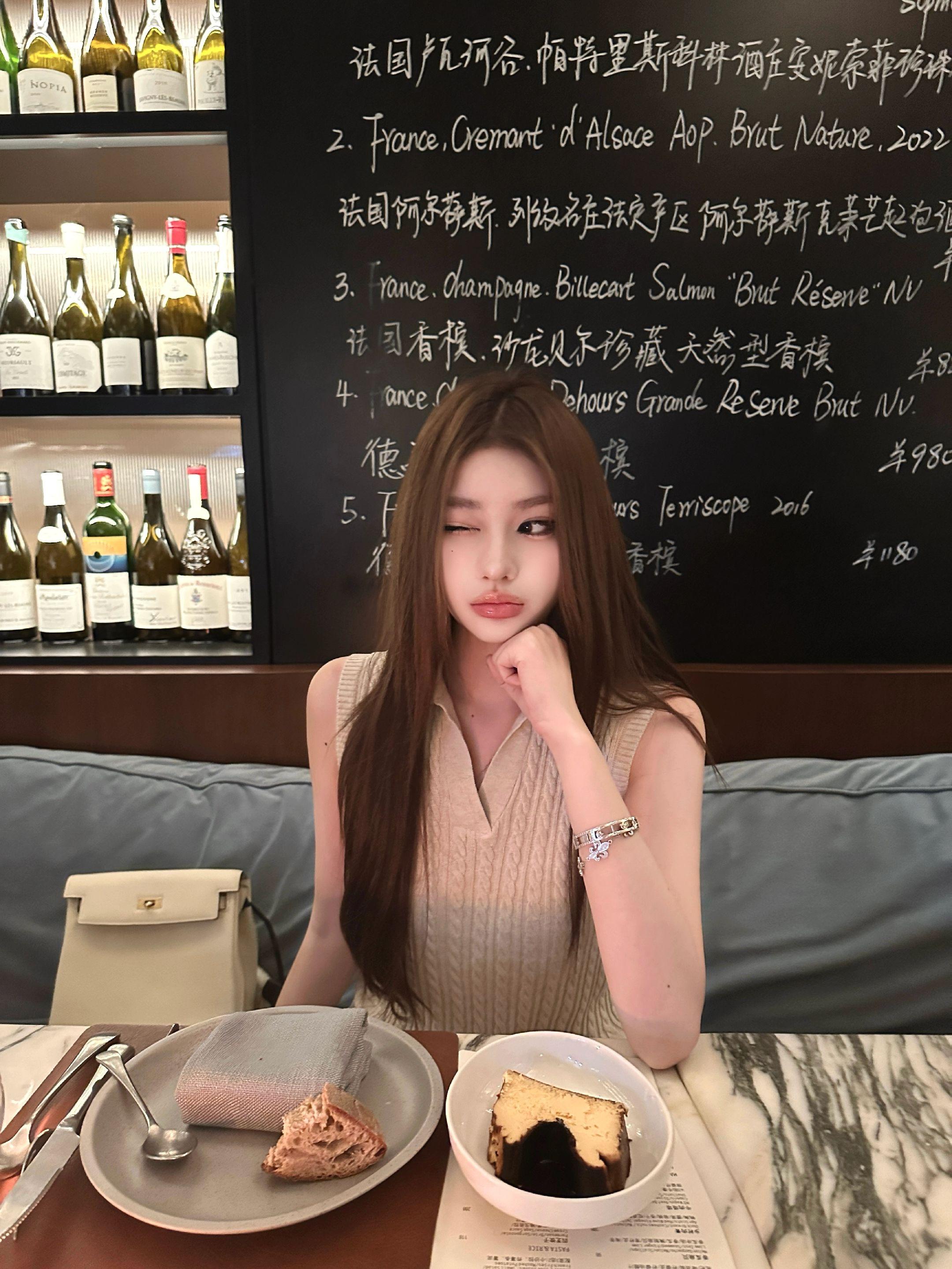 我说我最近幸福的没话说。