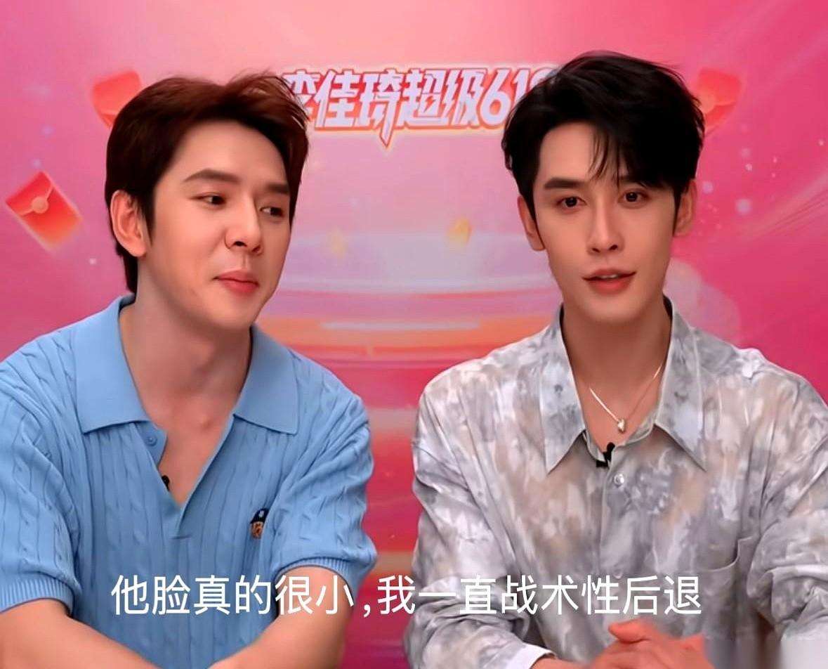 “我们脸差不多大，只是我做了个头包脸的发型。”
这话是申浩男在李佳琦直播间里，对