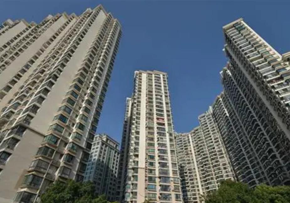 为什么我国这么多高层住宅，真的缺土地吗？

其实咱国家真不缺地，但缺的是“城市里