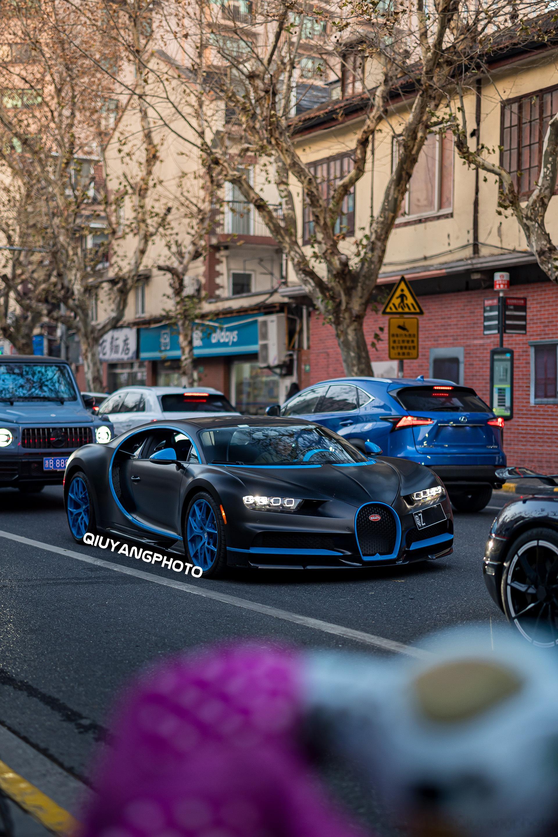 Bugatti Chiron Sport #cars01豪车拍# 上海圣诞街头车