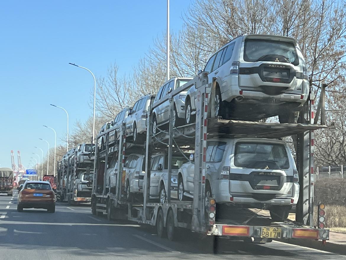 帕杰罗卖不完了，又到两大板！二十几万的价格，虽然老，虽然配置不高，虽然不先进，虽