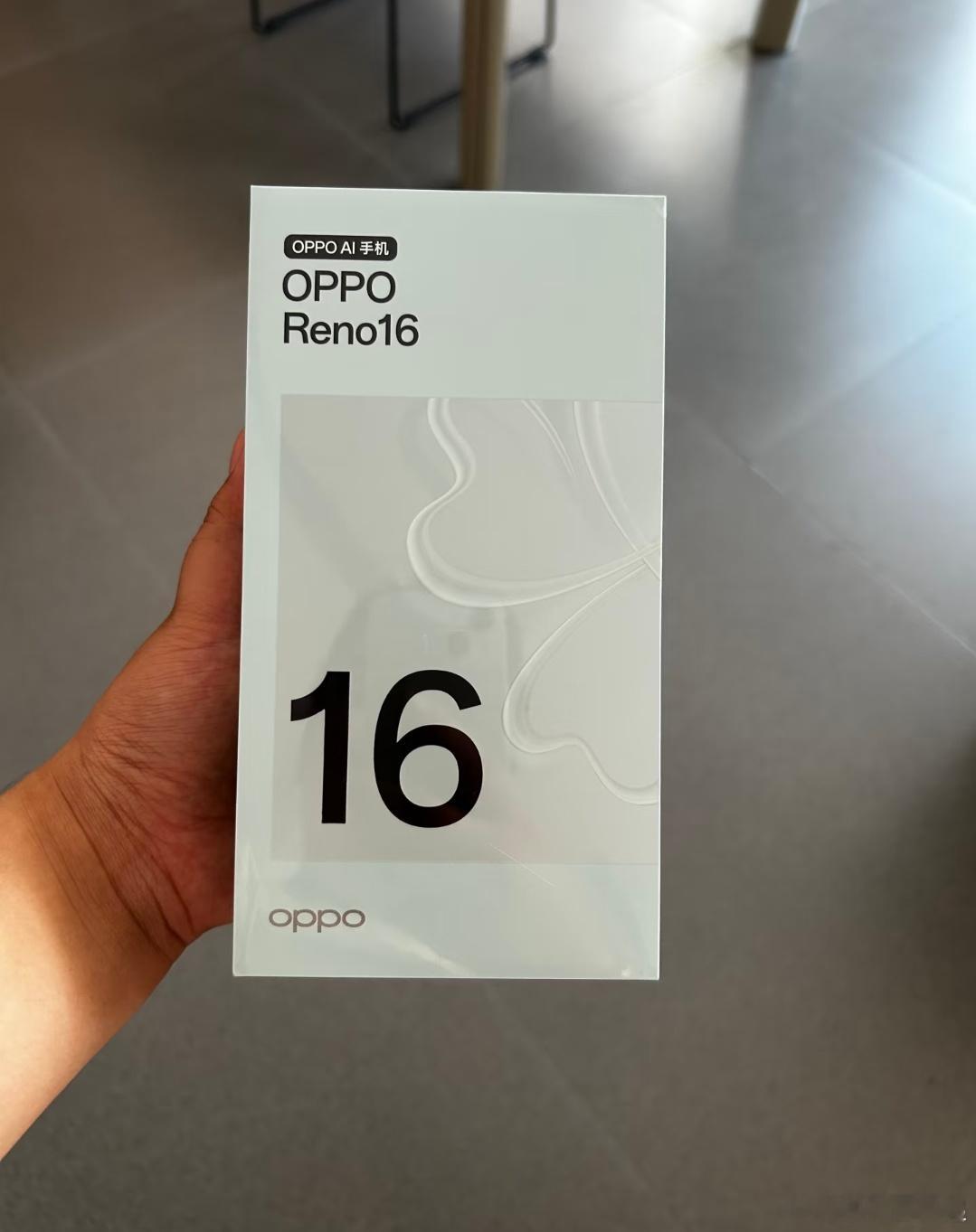OPPO Reno16「半夏青」，这配色真机如何啊OPPO Reno16幸运草