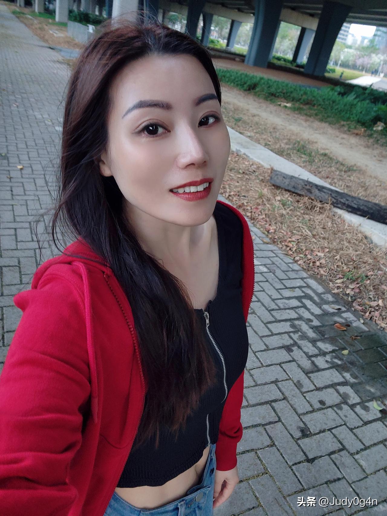 烦恼全丢掉，快乐装进口袋里，又是活力满满的一天哟！我的生活我做主想怎么拍就怎么拍