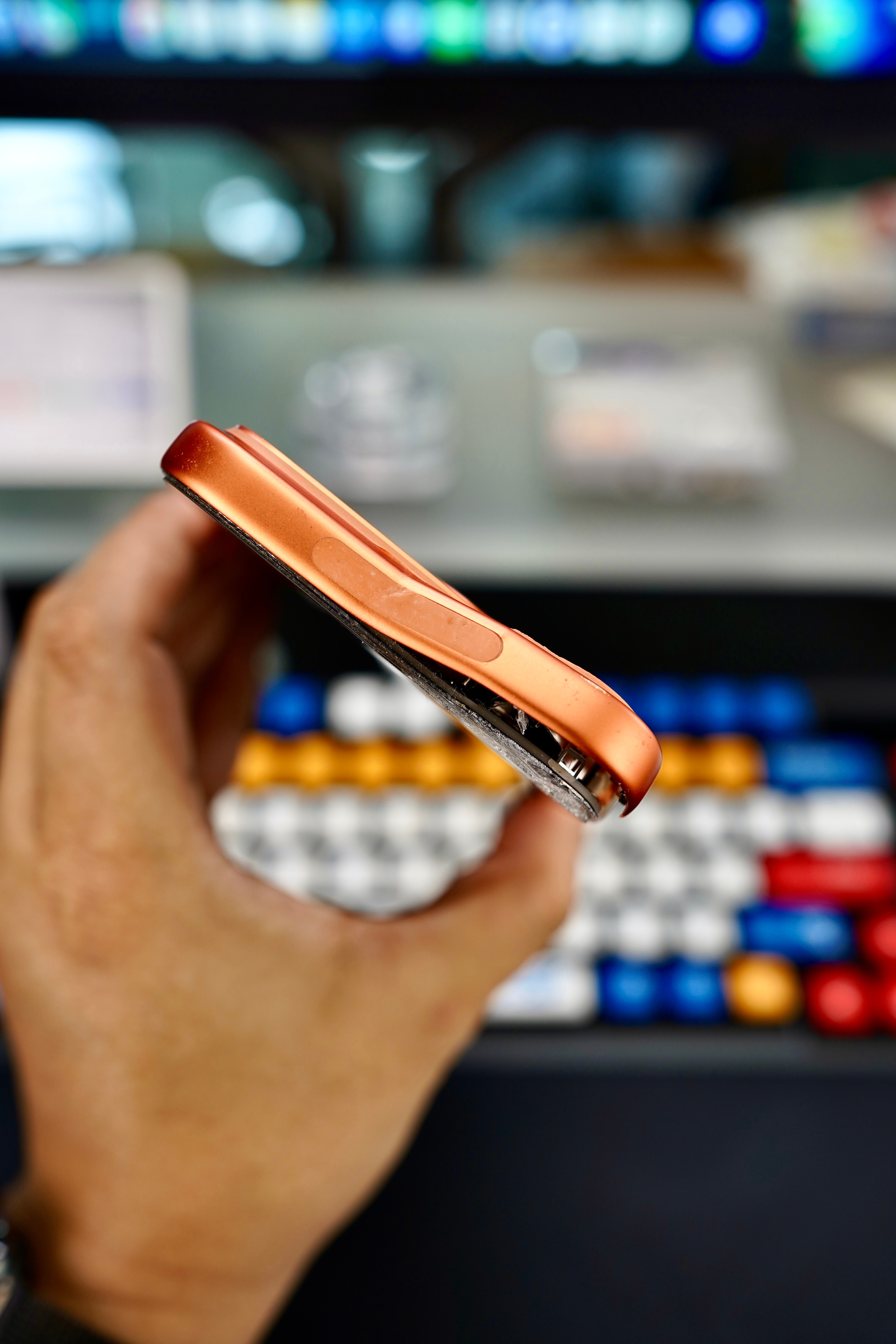 如果不修2000块钱，有人要吗？还是那台iPhone 17 Pro Max，哪怕