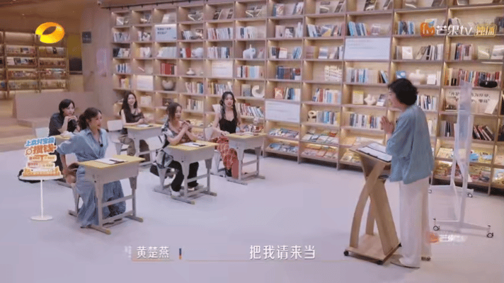 脱口秀黄大妈参加浪姐团综 管乐和侯佩岑争相模仿黄大妈脱口秀名场面，简直一比一复刻