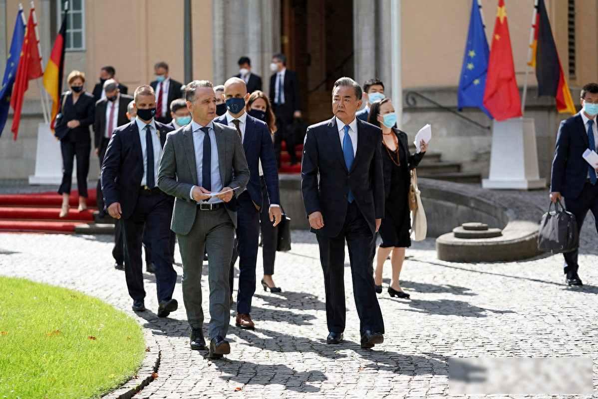 美国政府停摆乱套，王毅欧洲外交步步紧逼，中美博弈谁能占上风？

美国政府突然停摆
