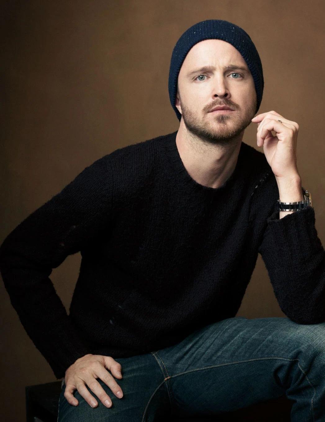 《绝命毒师》男星 Aaron Paul（艾伦·保罗）在 Drake 的派对上调酒