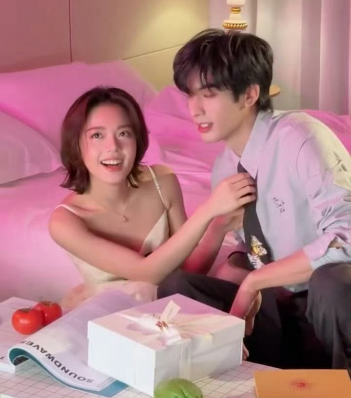 赵今麦宋威龙情人节物料花絮，物料像线面一样繁殖了