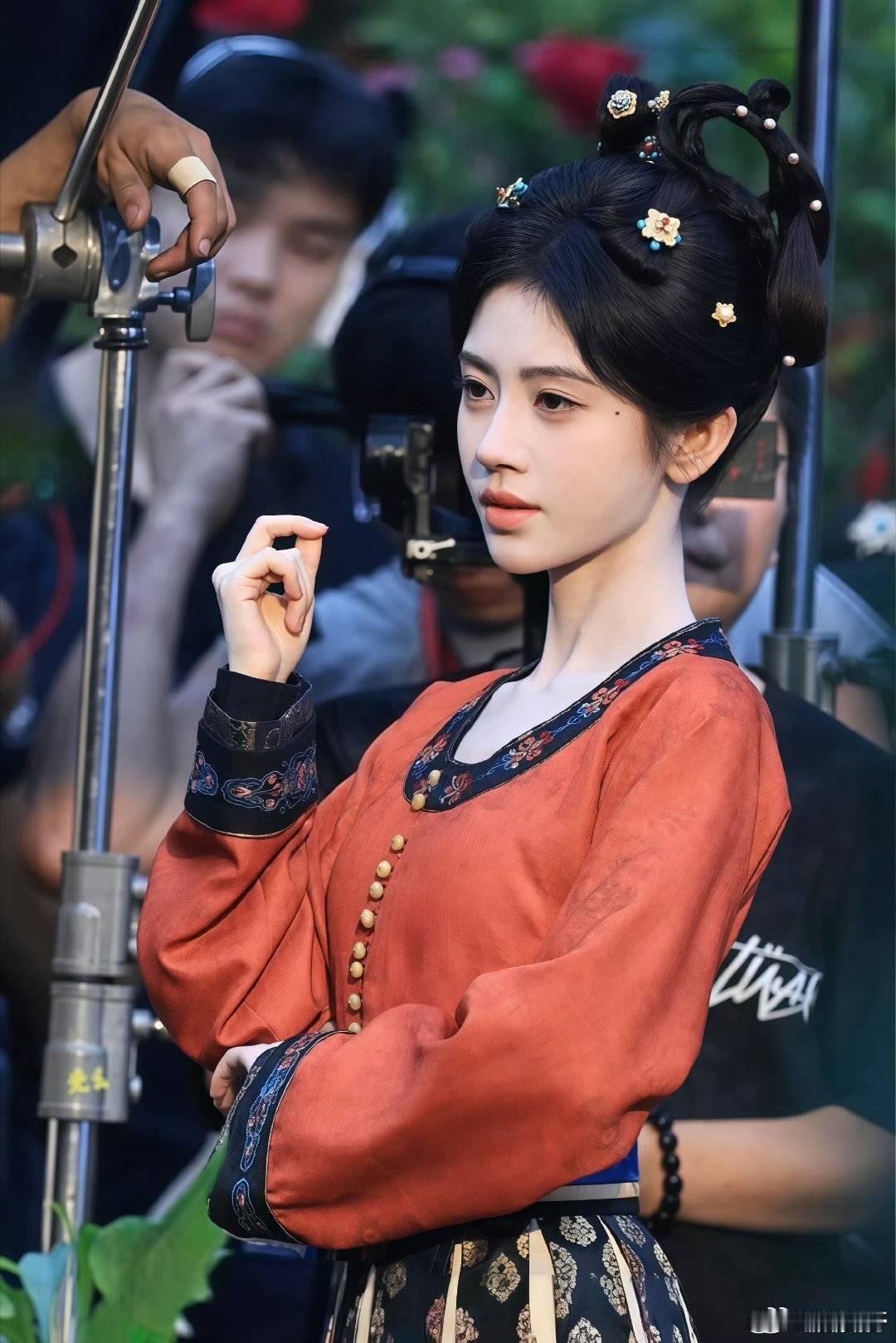 好小好美好白好精致的一张脸，那些广场上质疑网红脸不好看的我都觉得在故意找茬，我都