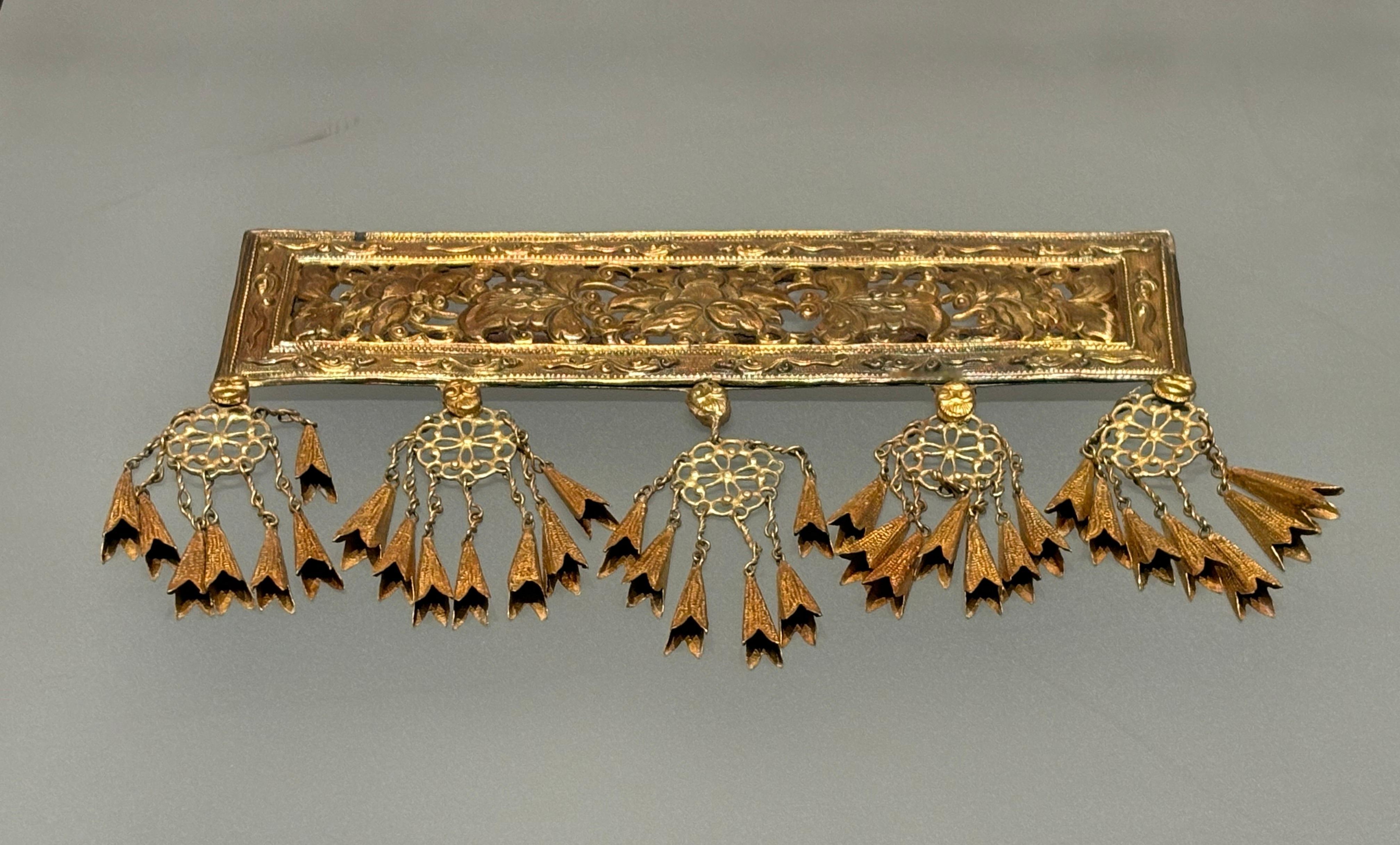 内蒙古考古所藏内蒙古通辽市科尔沁吐尔基山辽墓出土的辽代 牡丹纹鎏金银牌饰 