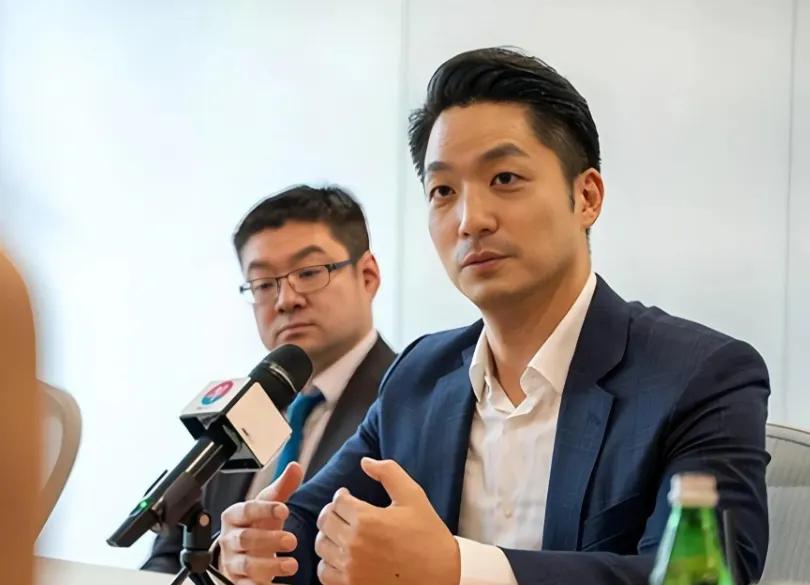 4月25日，“台独分子”沈伯洋发表声明。当天，现任台北市长蒋万安和民进党参选台北