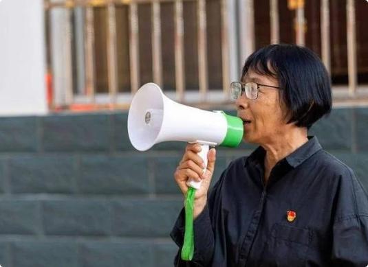 张桂梅校长说过一句话，值得所有家长记在心里："假期比的不是成绩，是谁能自律！没有