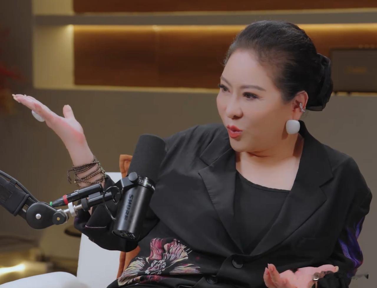 “气得我胃都疼了！”鲁豫和向太聊起，徐克与施南生的感情往事，一句话戳破男方的“深