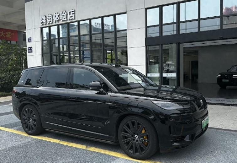 比亚迪腾势N9让笨重SUV成为历史了！

作为车长超过5米的豪华大型SUV，腾势