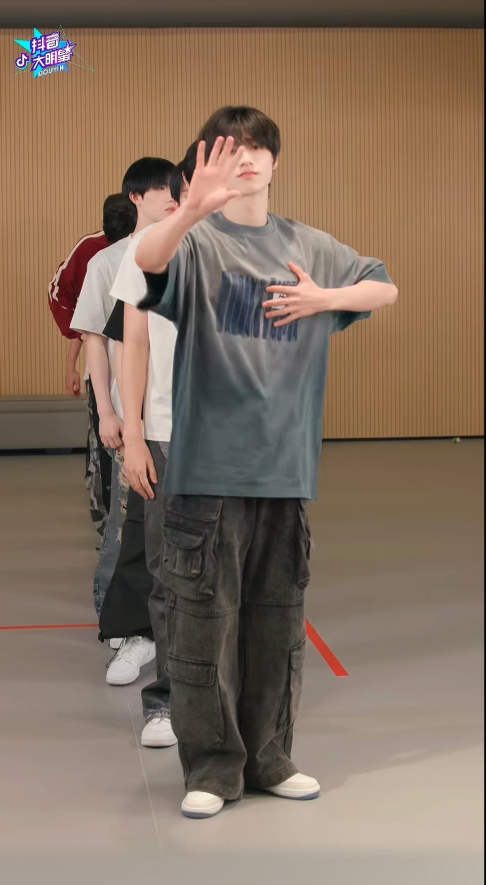 朱志鑫真是唯一的门面，除了他其他人没眼看啊 ​​​