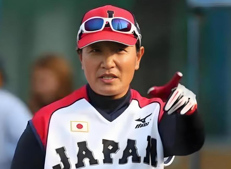 “我放弃中国国籍，成为一名日本人，就是为了打败中国队”，而她的父亲则公开回应：“