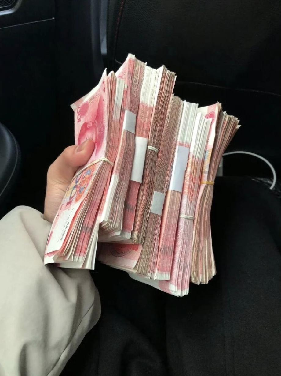 12年，整整12年，曾经被骗的钱，今天终于回来了。当我拿到这笔钱，眼泪止不住在流