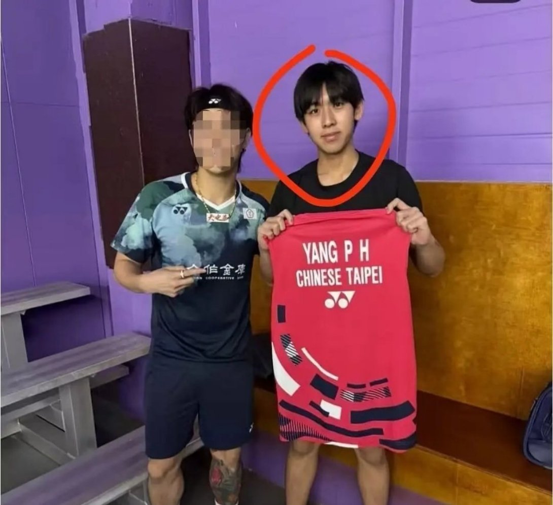 kimi正脸照曝光哇塞，小时候看爸爸去哪儿超级喜欢kimi，特别可爱，现在长大了