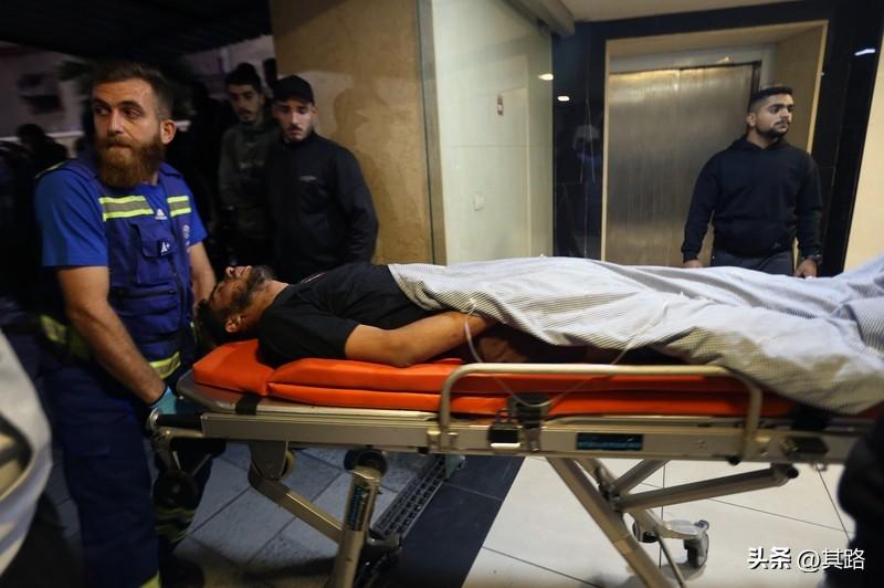 又有两名记者在以军空袭中身亡！当地时间13日，以军空袭加沙城，致使两名记者死亡。