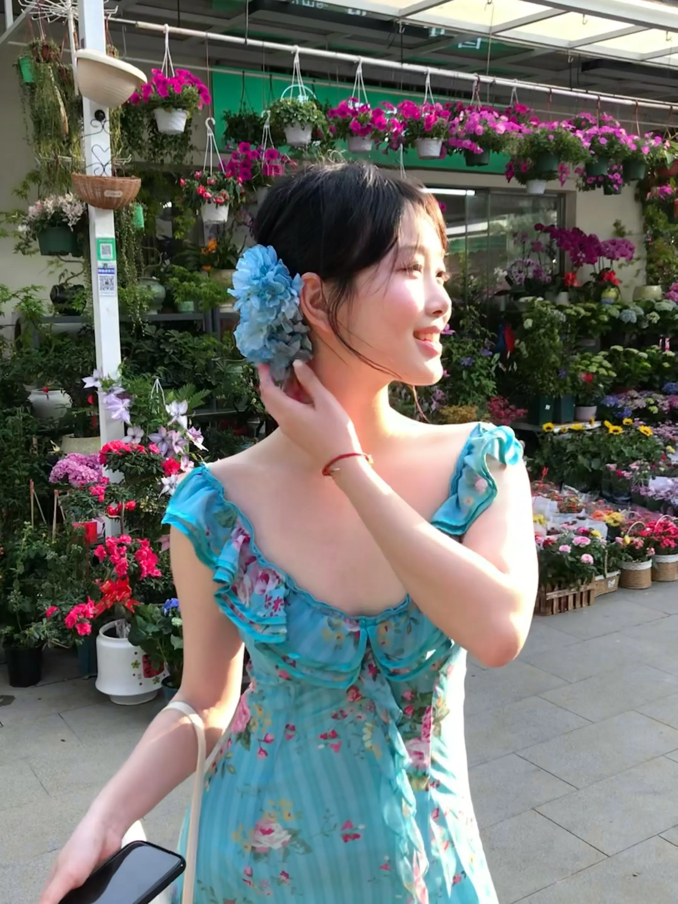 我在阳光里往返于春天