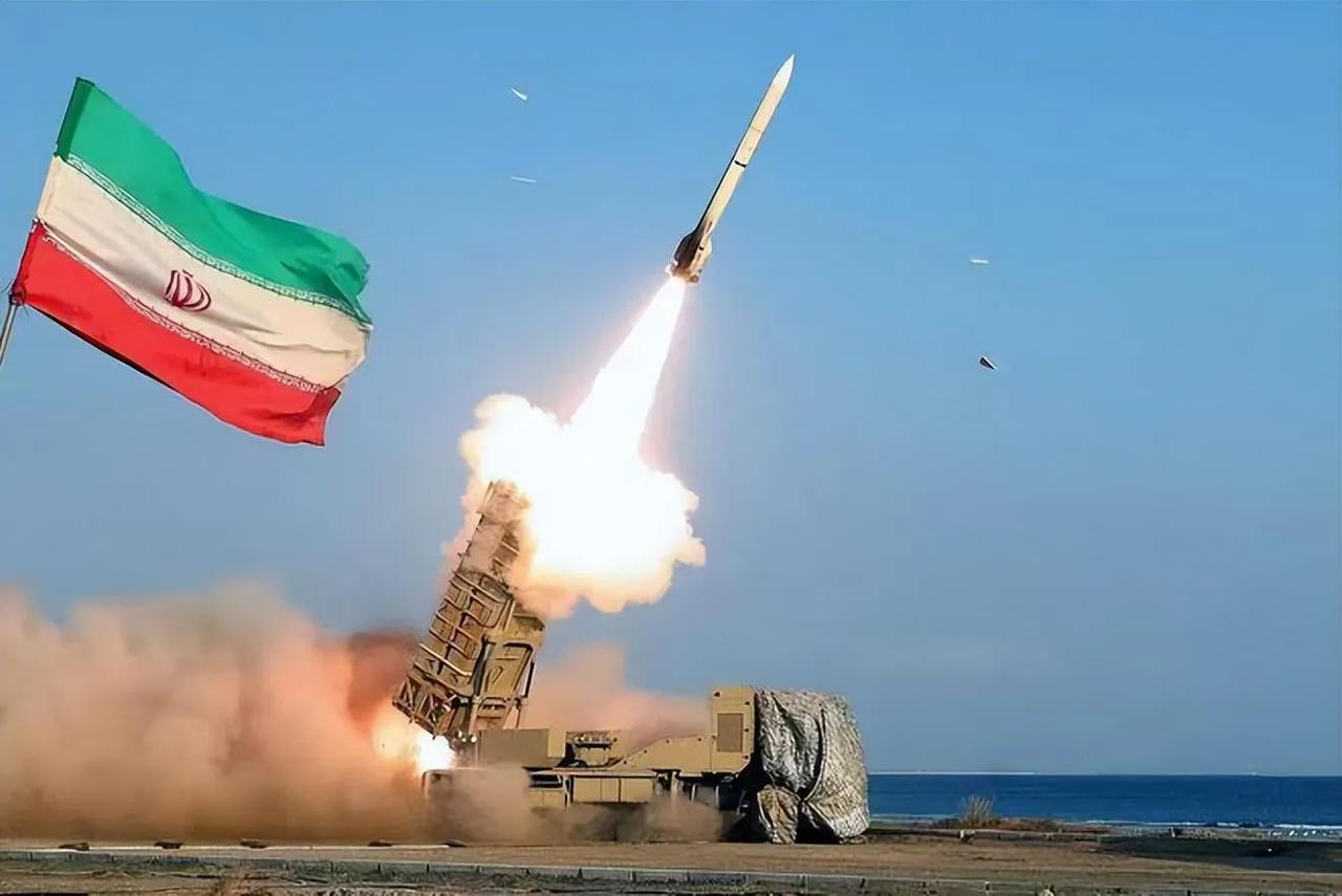 太绝了！美军 F-35 隐身战机空袭伊朗阿巴斯港得手，正得意洋洋准备全身而退，万