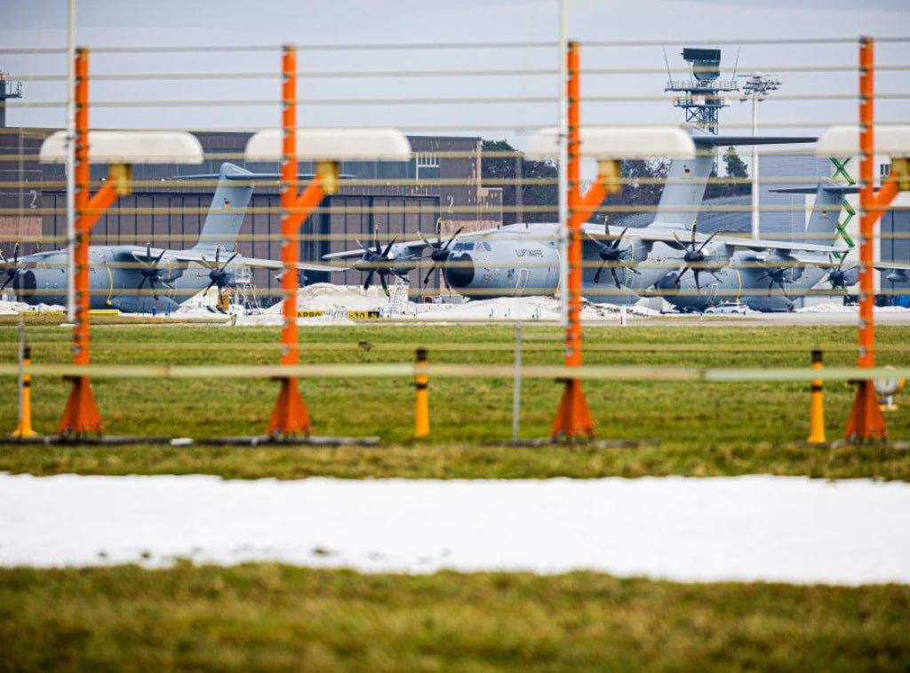 以前只在纪录片里见的北极，现在成了大国博弈的“主战场”！芬兰、荷兰已经带头往格陵