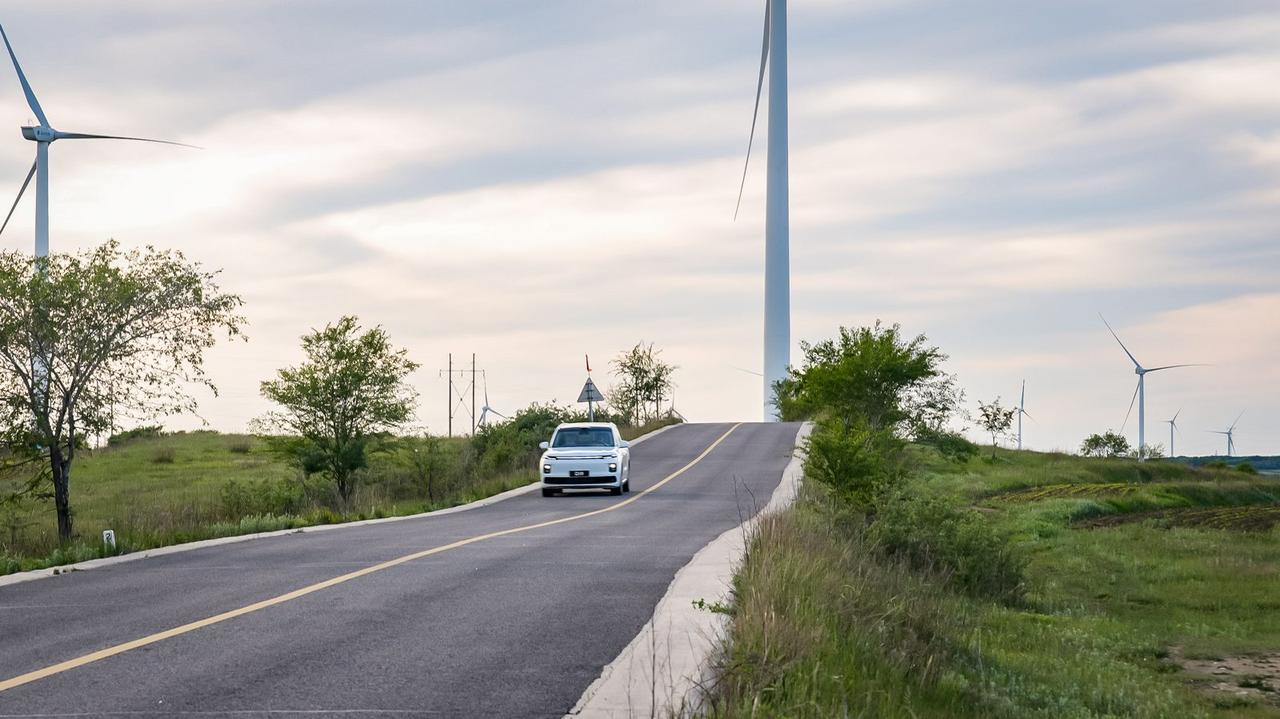 买车差价，零跑D19算生活账
落地价差几万，对于预算宽松的人可能只是选择偏好；但