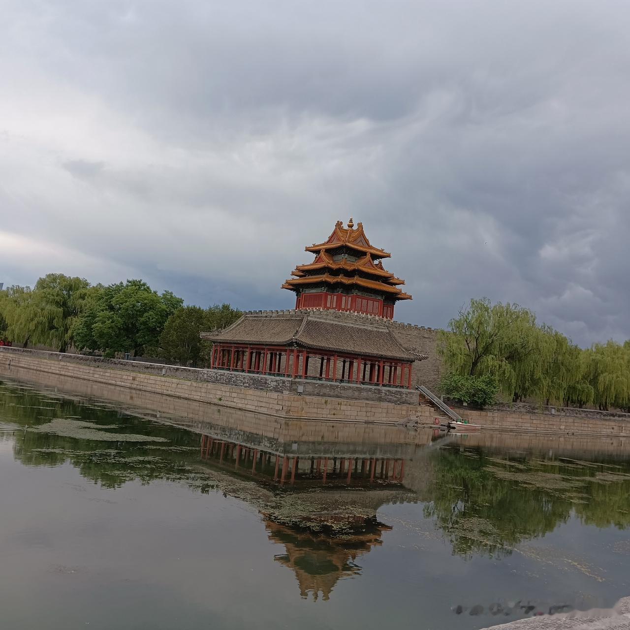 人家拍的角楼很漂亮，我拍的就这……