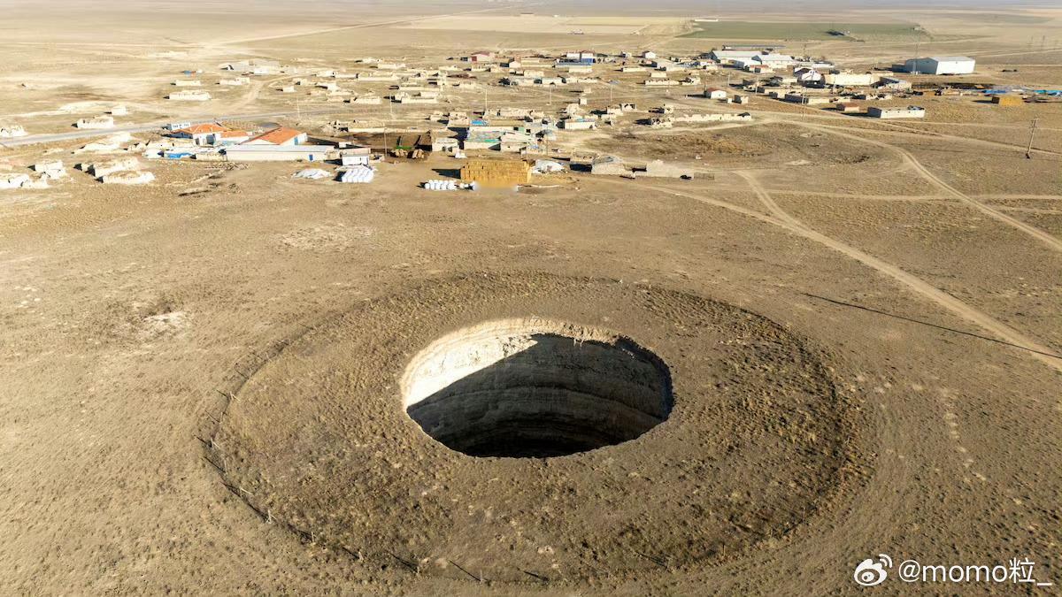 土耳其出现近700个巨大天坑这么规整的圆圈，就像是提前挖好的一样