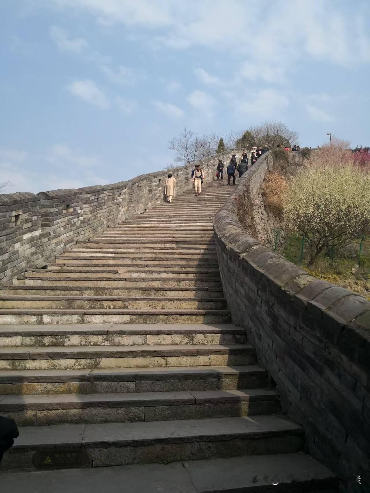 问：有没有觉得美国、欧盟、俄罗斯变弱了，没有以前强大了？

答：感觉到了！但是说