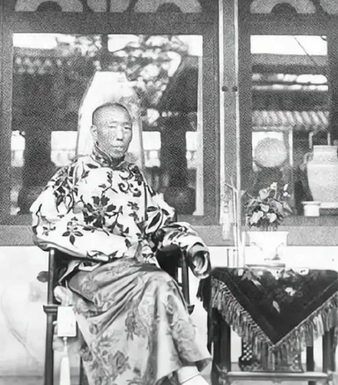 1908年，慈禧太后死后，李莲英便失去了最大的靠山。为慈禧守孝100天后，李莲英